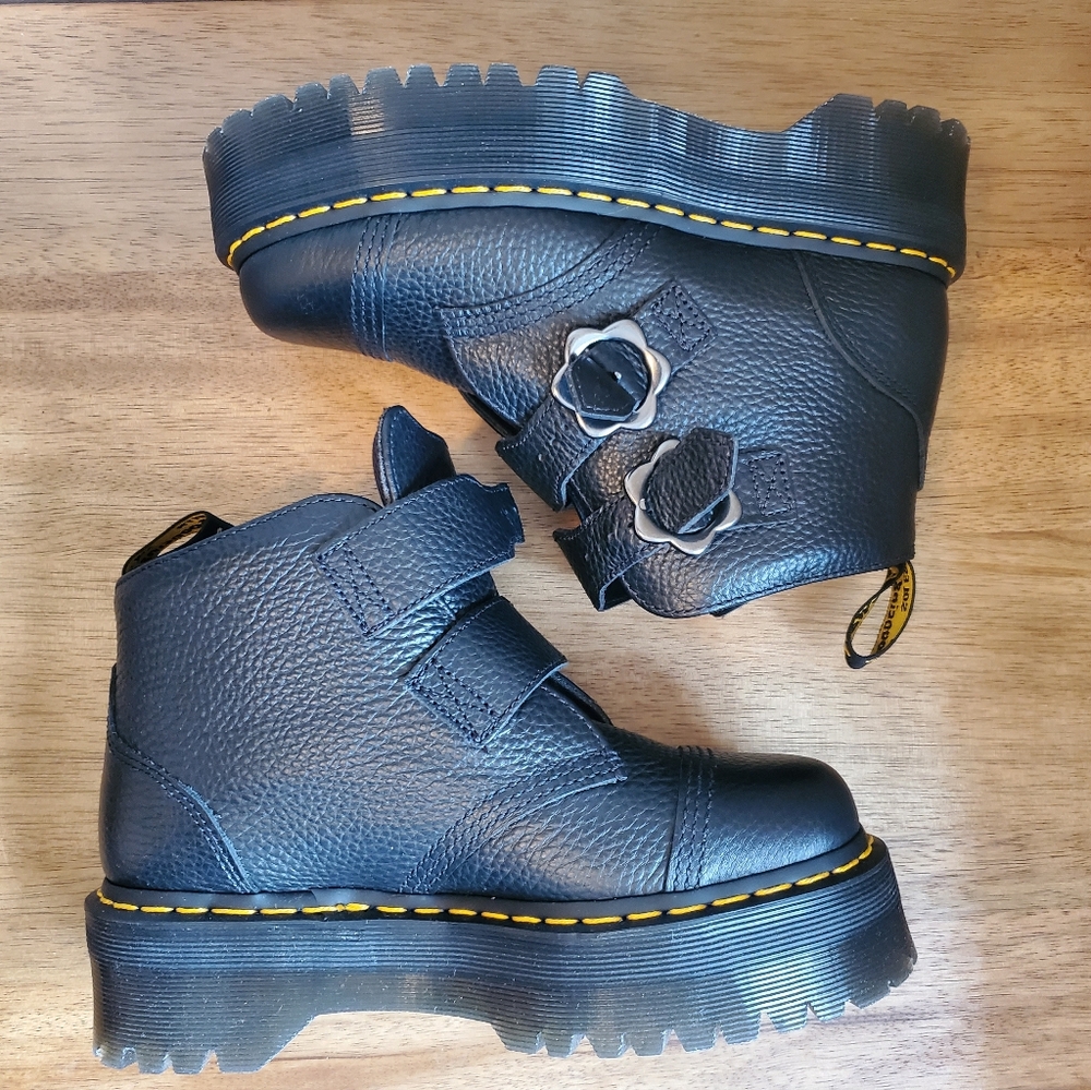 NEW!!! Dr Martens Devon Flower Buckle Nappa Combat Leather Platform Womens 7